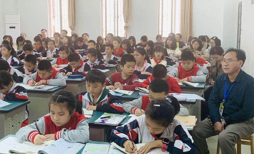 校領(lǐng)導聽課_副本.jpg 校領(lǐng)導聽課_副本.jpg