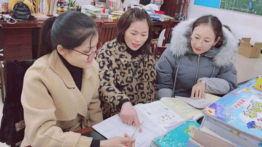 數(shù)學組集體備課3_副本.jpg 數(shù)學組集體備課3_副本.jpg