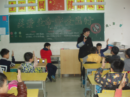 現(xiàn)外象湖校區(qū)開展“關(guān)愛生命，文明出行”交通安全教育主題活動