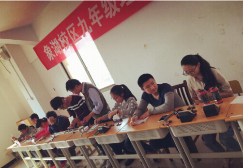 現(xiàn)外象湖校區(qū)組織初三學(xué)生理化實驗競賽