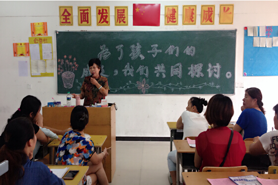 現(xiàn)外象湖校區(qū)召開學(xué)生家長(zhǎng)會(huì)