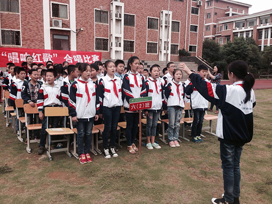 南昌現(xiàn)外象湖校區(qū)六年級開展“唱紅歌，頌祖國”合唱比賽