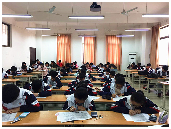 現(xiàn)外兩校區(qū)（迎賓、象湖）聯(lián)合舉辦初三年級理化知識競賽