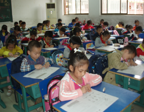 現(xiàn)外象湖校區(qū)開展一年級(jí)學(xué)生漢語拼音過關(guān)檢測(cè)活動(dòng)