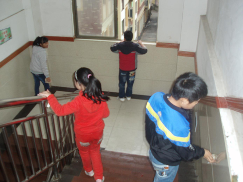 現(xiàn)外象湖開(kāi)展“三愛(ài)三節(jié)”主題教育活動(dòng)之勞動(dòng)實(shí)踐活動(dòng)