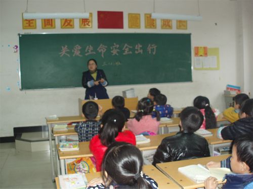 現(xiàn)外象湖校區(qū)開展“關(guān)愛生命，文明出行”交通安全教育主題活動