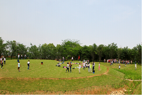 現(xiàn)外象湖校區(qū)組織學生開展春游活動