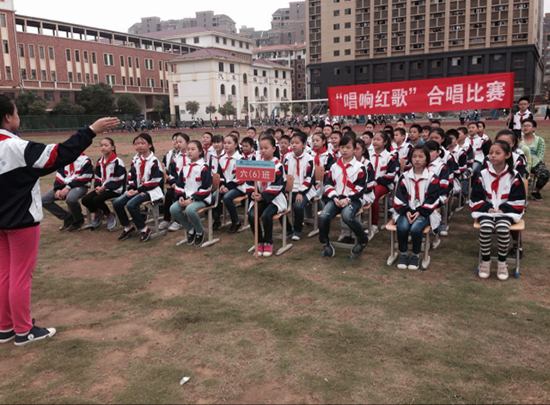 南昌現(xiàn)外象湖校區(qū)六年級開展“唱紅歌，頌祖國”合唱比賽